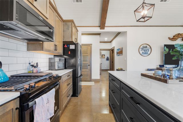 684 County Road 473, Lott, TX 76656