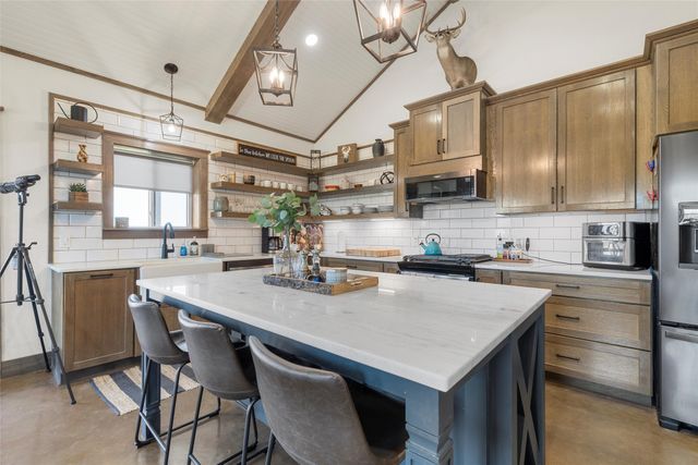 684 County Road 473, Lott, TX 76656