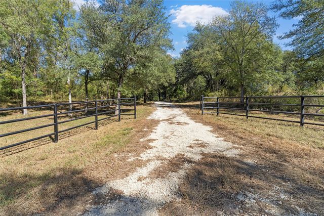 684 County Road 473, Lott, TX 76656