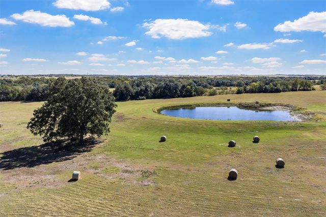 684 County Road 473, Lott, TX 76656