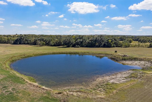 684 County Road 473, Lott, TX 76656