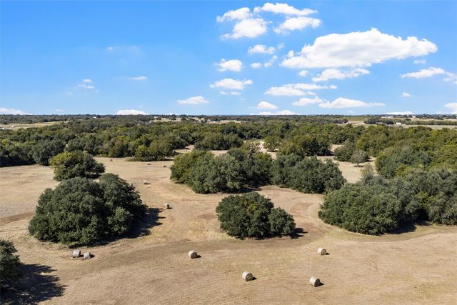 684 County Road 473, Lott, TX 76656