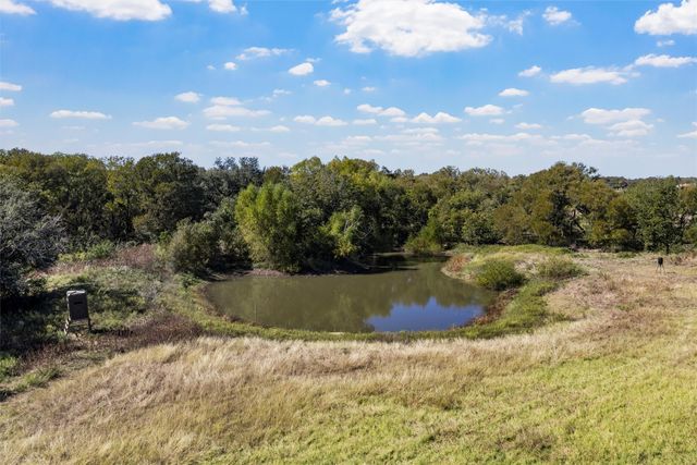 684 County Road 473, Lott, TX 76656