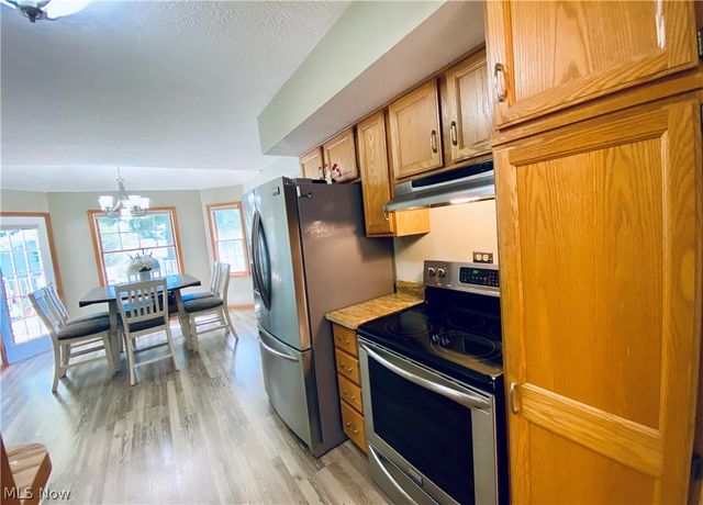 869 MOSS CANYON Drive, Amherst, OH 44001