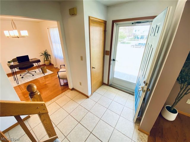 869 MOSS CANYON Drive, Amherst, OH 44001