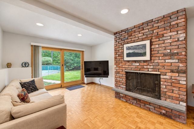 9 West Ridge Dr, Sharon, MA 02067