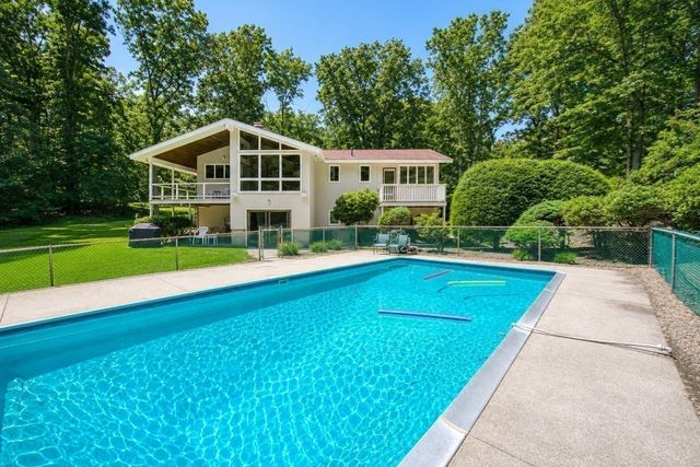9 West Ridge Dr, Sharon, MA 02067