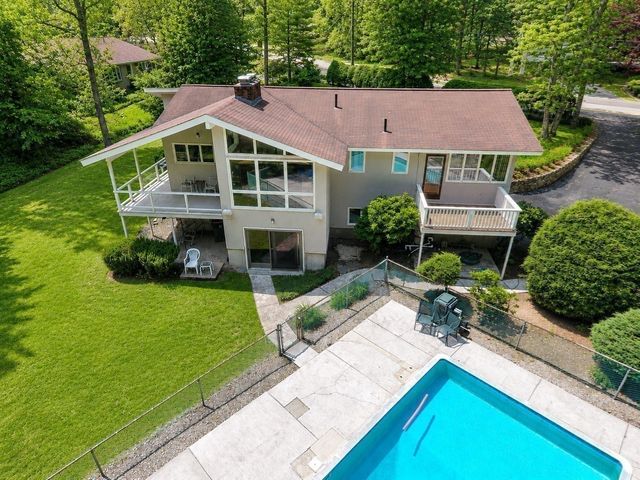 9 West Ridge Dr, Sharon, MA 02067
