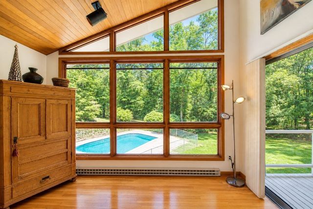 9 West Ridge Dr, Sharon, MA 02067