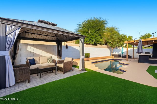 7916 W Rose Lane, Glendale, AZ 85303