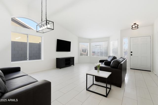 7916 W Rose Lane, Glendale, AZ 85303