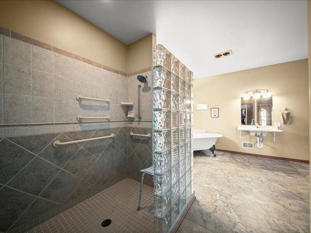 2244 19 Mile Road, Kent City, MI 49330