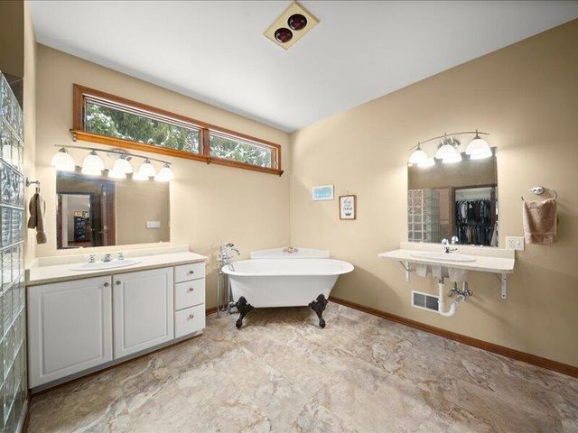 2244 19 Mile Road, Kent City, MI 49330