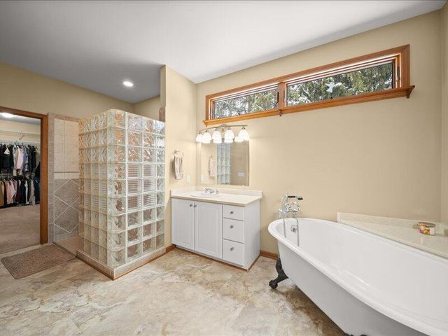 2244 19 Mile Road, Kent City, MI 49330