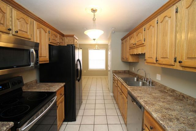 2004 Dana Marie, Paragould, AR 72450