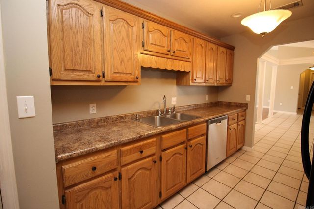 2004 Dana Marie, Paragould, AR 72450