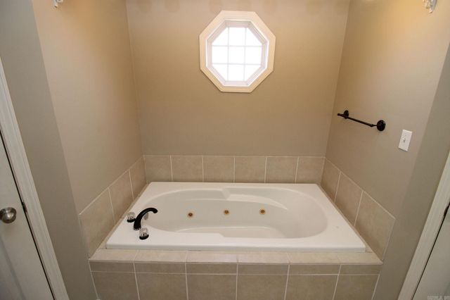 2004 Dana Marie, Paragould, AR 72450