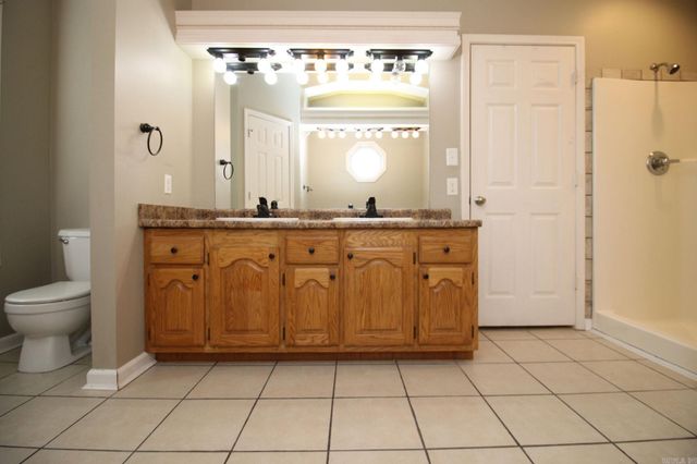 2004 Dana Marie, Paragould, AR 72450