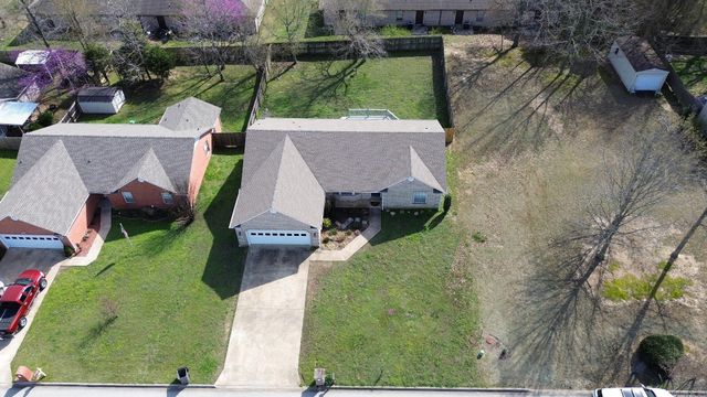 2004 Dana Marie, Paragould, AR 72450