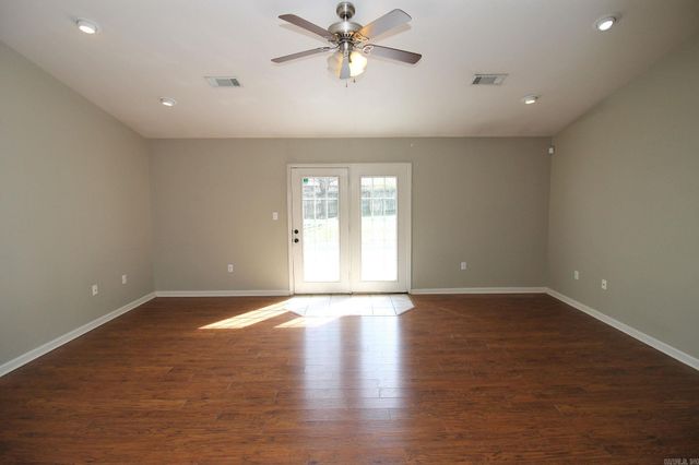 2004 Dana Marie, Paragould, AR 72450