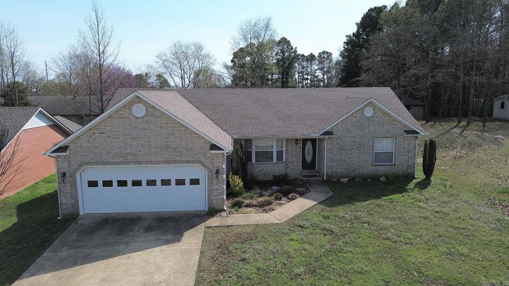 2004 Dana Marie, Paragould, AR 72450