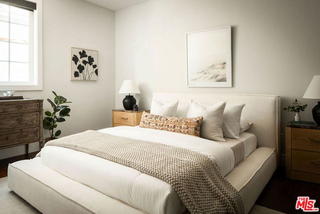 165 S Gretna Green Way, Los Angeles, CA 90049