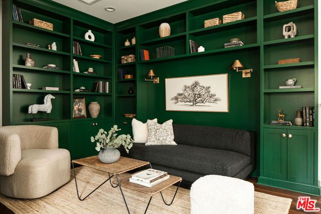 165 S Gretna Green Way, Los Angeles, CA 90049
