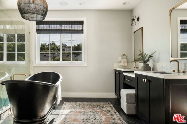 165 S Gretna Green Way, Los Angeles, CA 90049