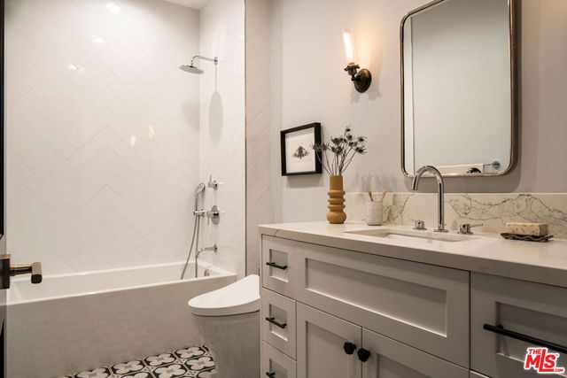 165 S Gretna Green Way, Los Angeles, CA 90049