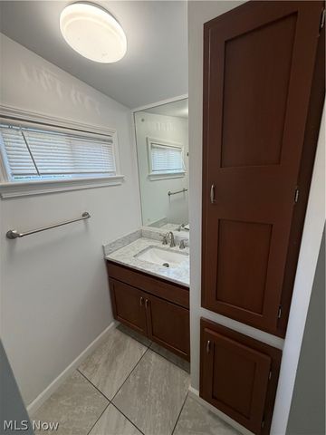 230 Hunter Avenue, Munroe Falls, OH 44262