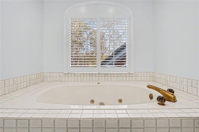 6203 Crestview Drive SE, Covington, GA 30014