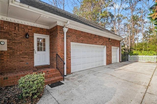 6203 Crestview Drive SE, Covington, GA 30014