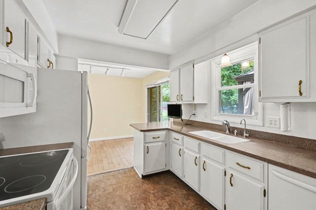 209 Cherry Hill Street, Kalamazoo Twp, MI 49006