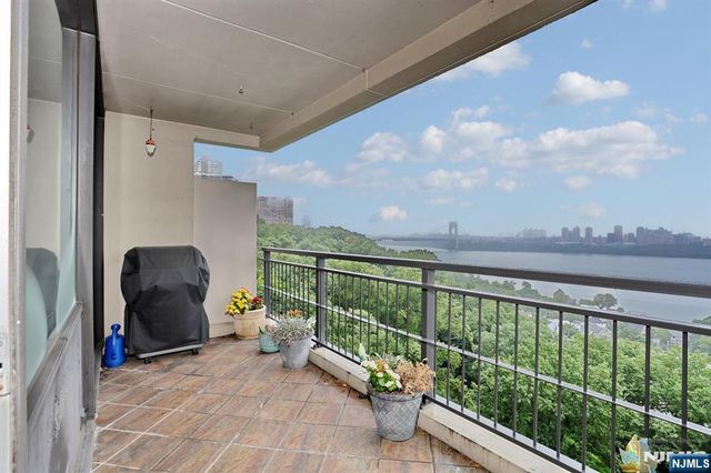 4 Horizon Road 815, Fort Lee, NJ 07024