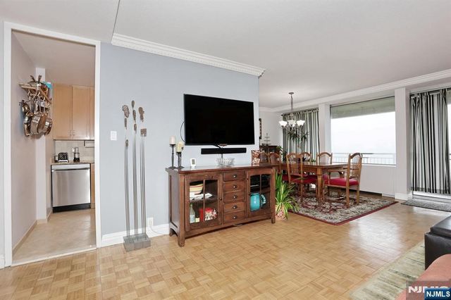 4 Horizon Road 815, Fort Lee, NJ 07024
