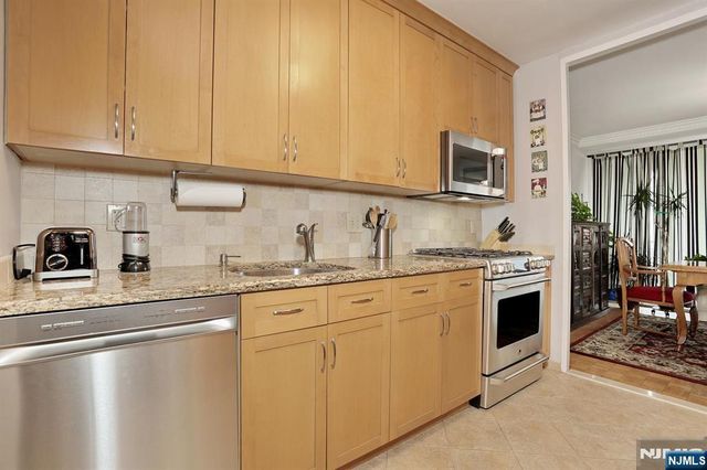 4 Horizon Road 815, Fort Lee, NJ 07024
