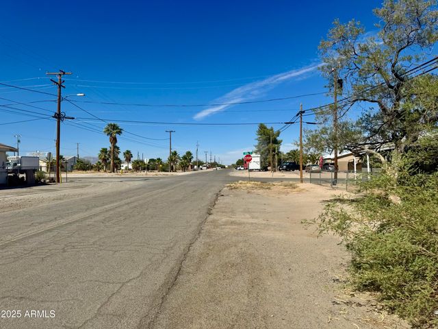 66782 AVENUE B Lane, Salome, AZ 85348