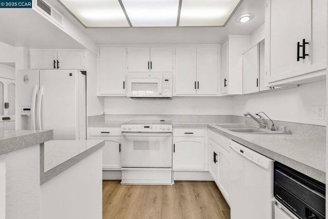 1108 Fairlawn Ct. 6, Walnut Creek, CA 94595