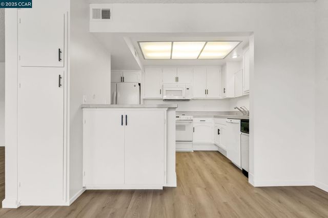 1108 Fairlawn Ct. 6, Walnut Creek, CA 94595