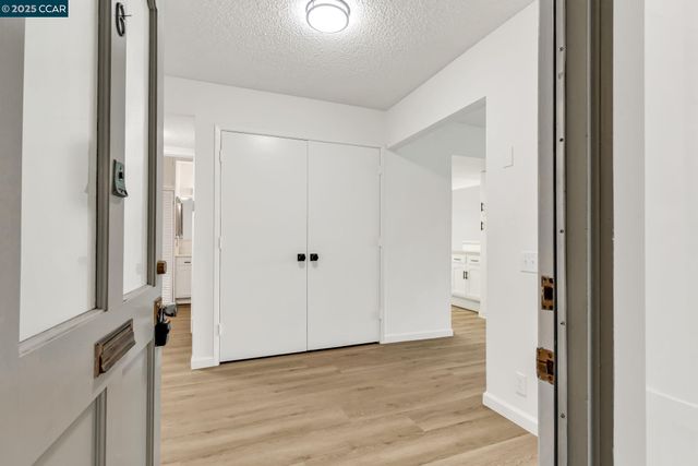 1108 Fairlawn Ct. 6, Walnut Creek, CA 94595