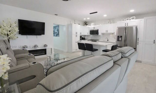 11231 NW 60th Ct, Hialeah, FL 33012