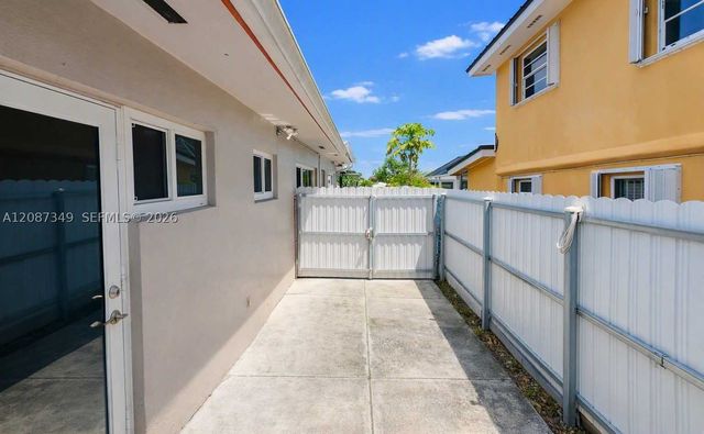 11231 NW 60th Ct, Hialeah, FL 33012