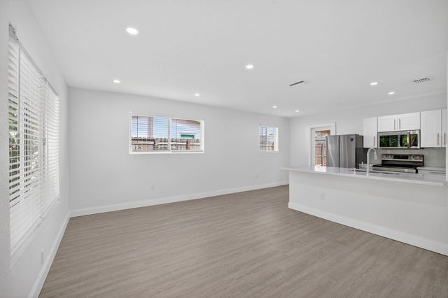 631 N 70th Avenue, Hollywood, FL 33024