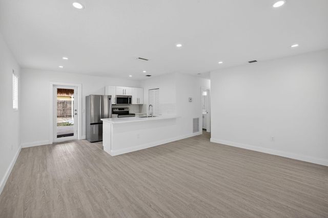 631 N 70th Avenue, Hollywood, FL 33024