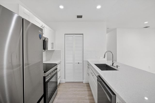 631 N 70th Avenue, Hollywood, FL 33024