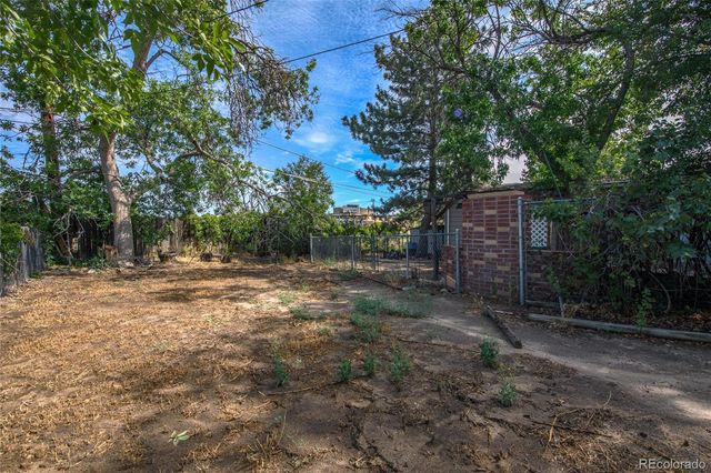 14205 E 25th Place, Aurora, CO 80011