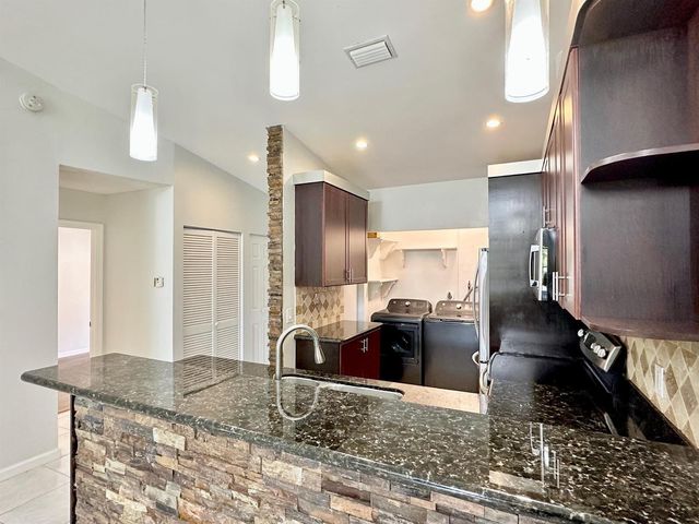 1917 NW 94th Avenue 204a, Coral Springs, FL 33071