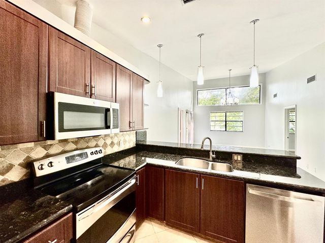 1917 NW 94th Avenue 204a, Coral Springs, FL 33071