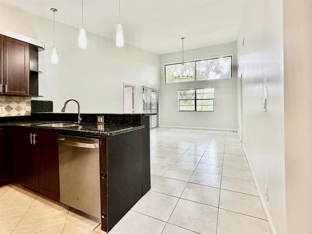 1917 NW 94th Avenue 204a, Coral Springs, FL 33071