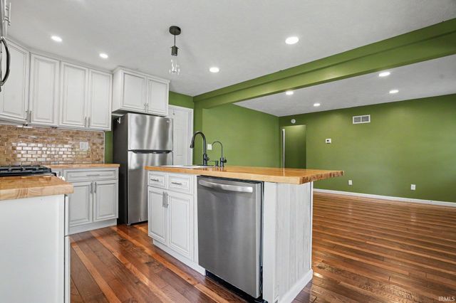 19932 Auten Road, South Bend, IN 46637